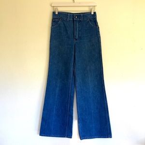 VINTAGE // high rise wide leg flare bell bottom medium wash jeans size small